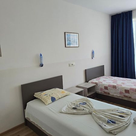 Complex Astra Hotel Pantai Sunny Bagian luar foto