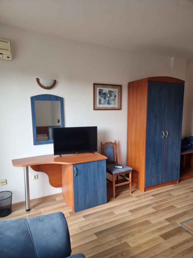 Complex Astra Hotel Pantai Sunny Bagian luar foto