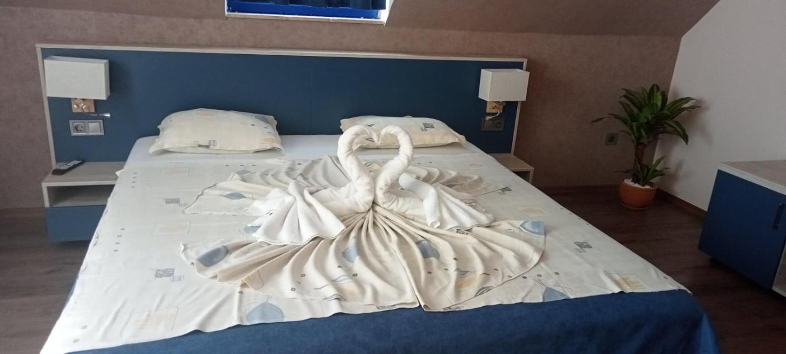 Complex Astra Hotel Pantai Sunny Bagian luar foto