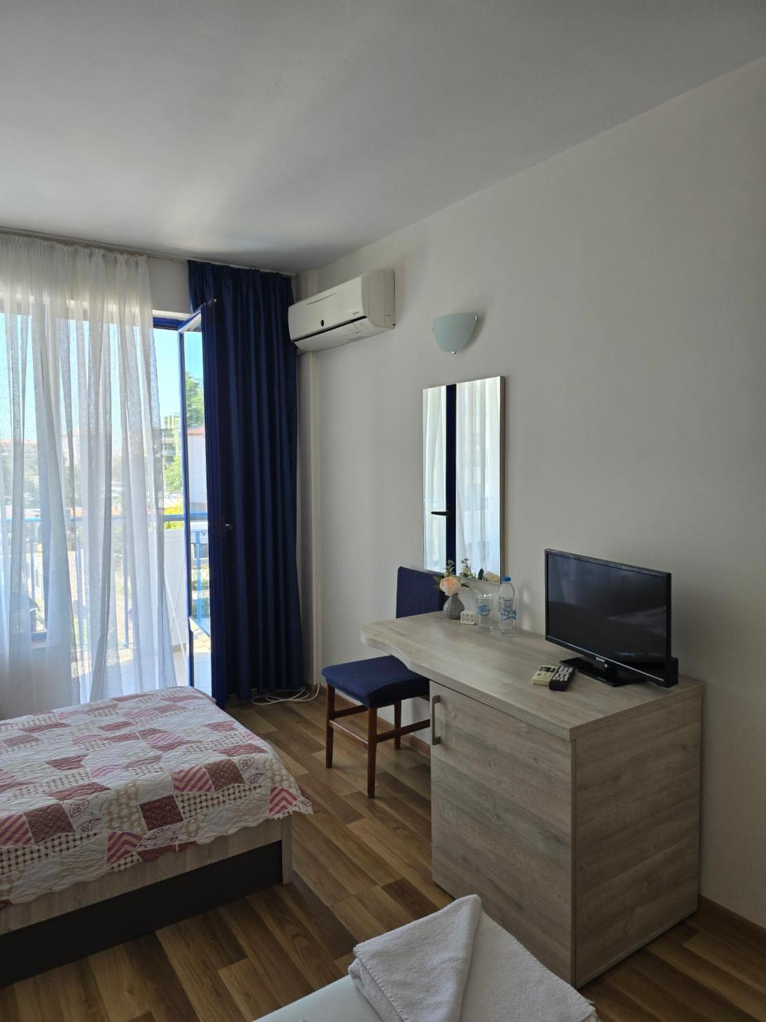 Complex Astra Hotel Pantai Sunny Bagian luar foto